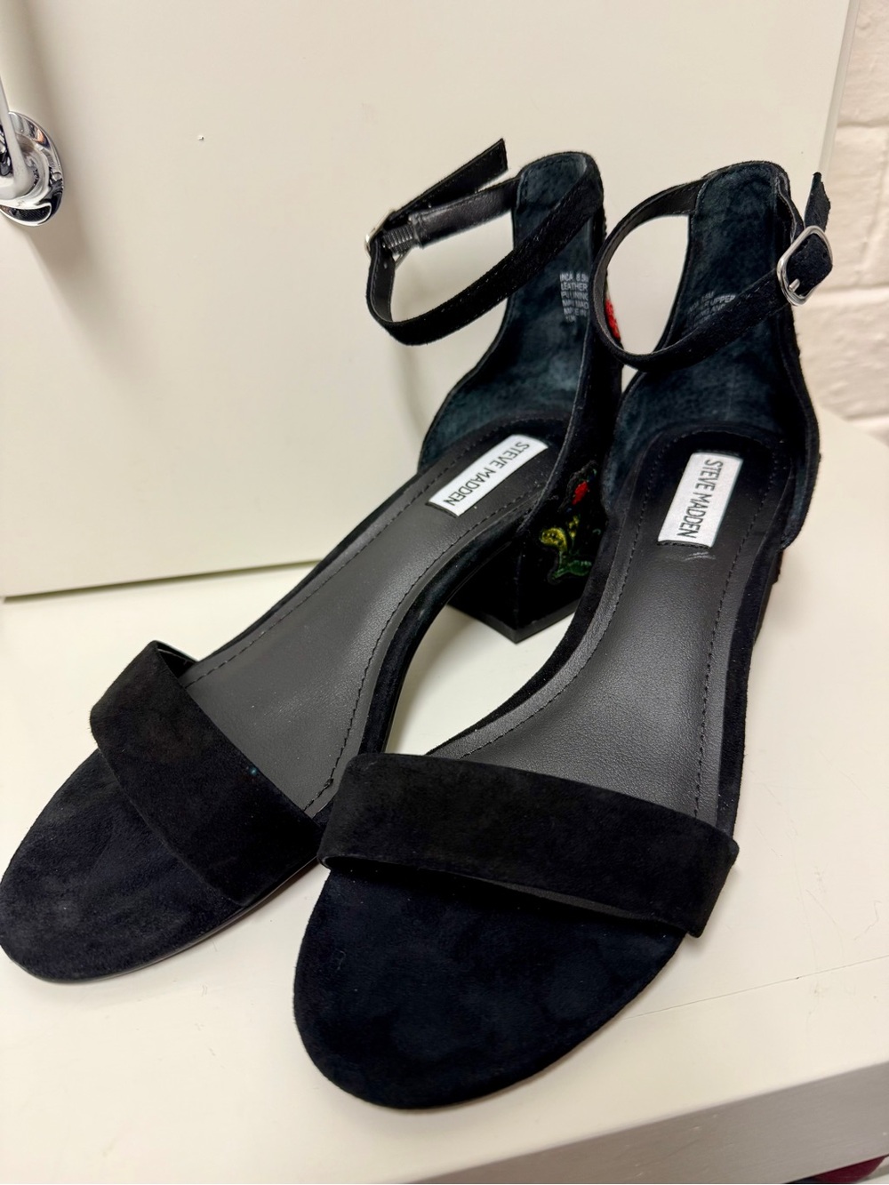 Steve Madden Inca Black Suede Embroidered Floral Block Heel Sandals Size US 8.5 - Picture 3 of 11